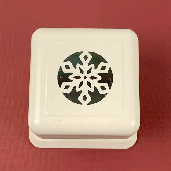 Martha Stewart Magnetic Punch Skylands Snowflake All Over The Page Winter - Picture 3 of 8